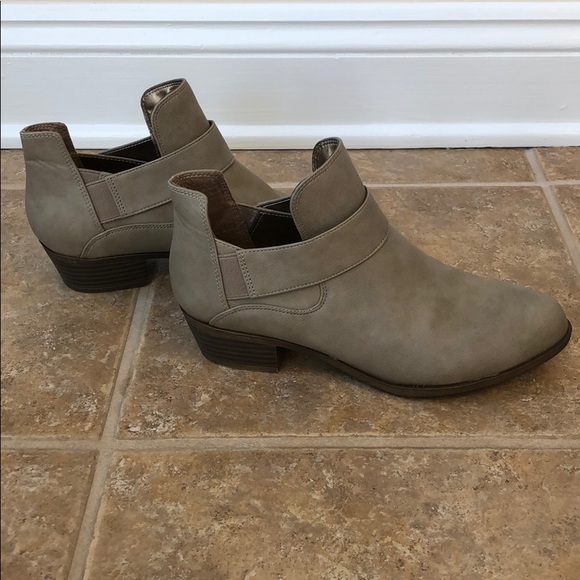 NWOT Life Stride Velocity booties - Picture 5 of 5